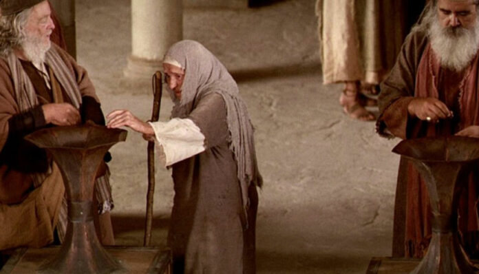 widowputtingtwocoins